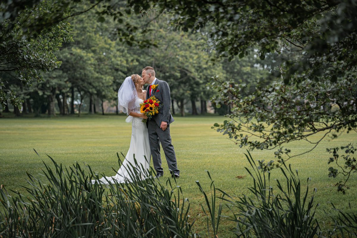 CameraManRick's tweet image. Excited to photograph and film today’s wedding 📸📽 Here’s a few previous weddings that I’ve done 🙌🏼 #weddings #blackpool #bridetobe #brides2022 #photography #videography