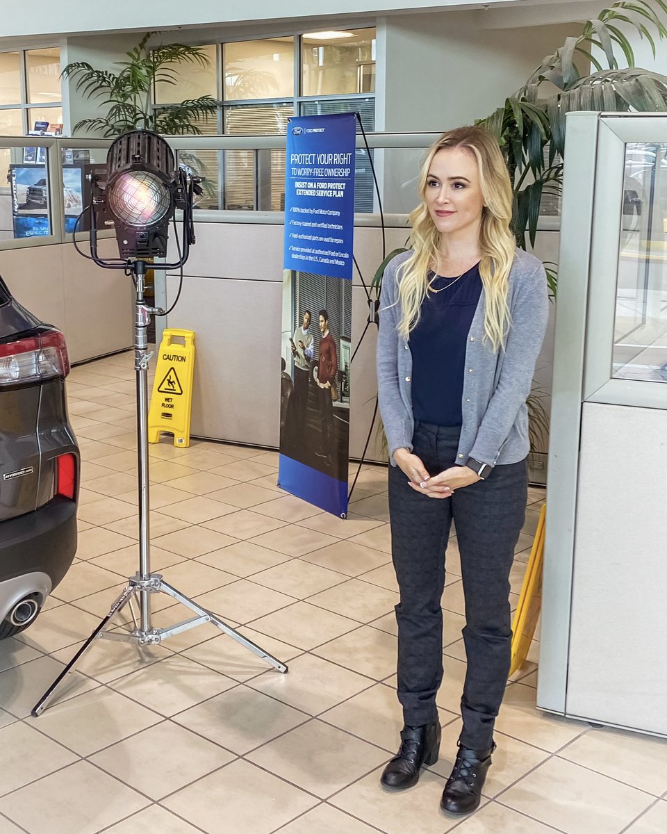 drowsybrowser's tweet image. Car Commercial vibes 🎥