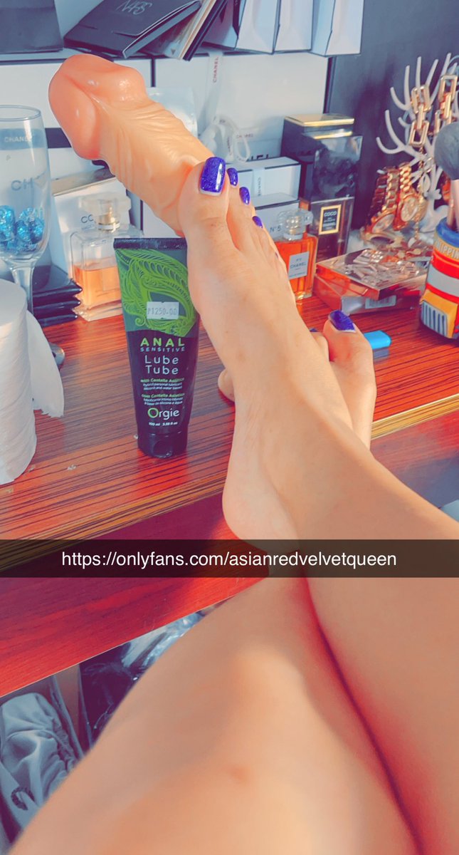 Queeenredvelvet's tweet photo. #footfetish #FeetFridays #shemaleasia #shemalebigock #fetish #AdultWork  #footsessions #footwhorship  #mistress  @ShemaleTranny6 @Bighungry257 @ILoveShemale14 @UltraShemales #OnlyfansHubThailand #OnlyFansSnitch https://t.co/FLRjPQ5fKK