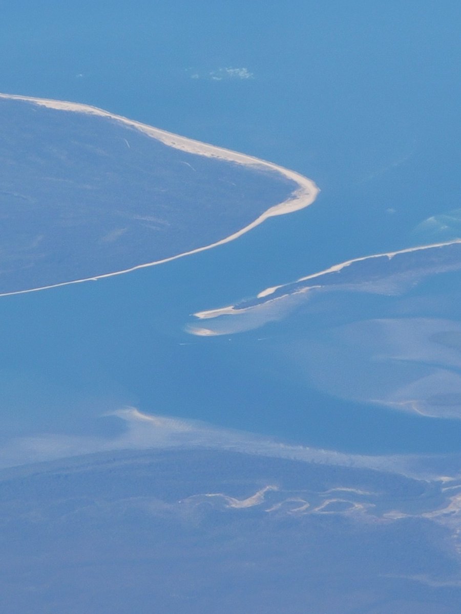 cdh348's tweet photo. QF714 BNE-CNS #Qantas Thanks for the free WiFi and the three course meal. Moreton Island, Inskip Point, Great Keppel Island. 
It's nice to be back in the air with the best airline in the world with the best hostesses. #holidays #travel #qldtourism https://t.co/MmHEHVotaI