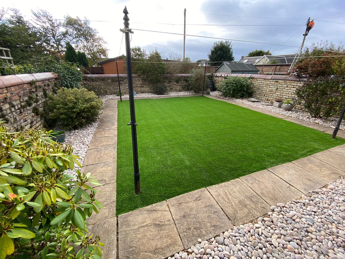 easiglasgow's tweet photo. Beautiful new #pet friendly #artificialgrass installed in this #ayrshire #garden cutting down that mowing and looking neat and tidy #low maintenance to book your free survey https://t.co/oqeEvD3KbQ https://t.co/27G4BTZh47