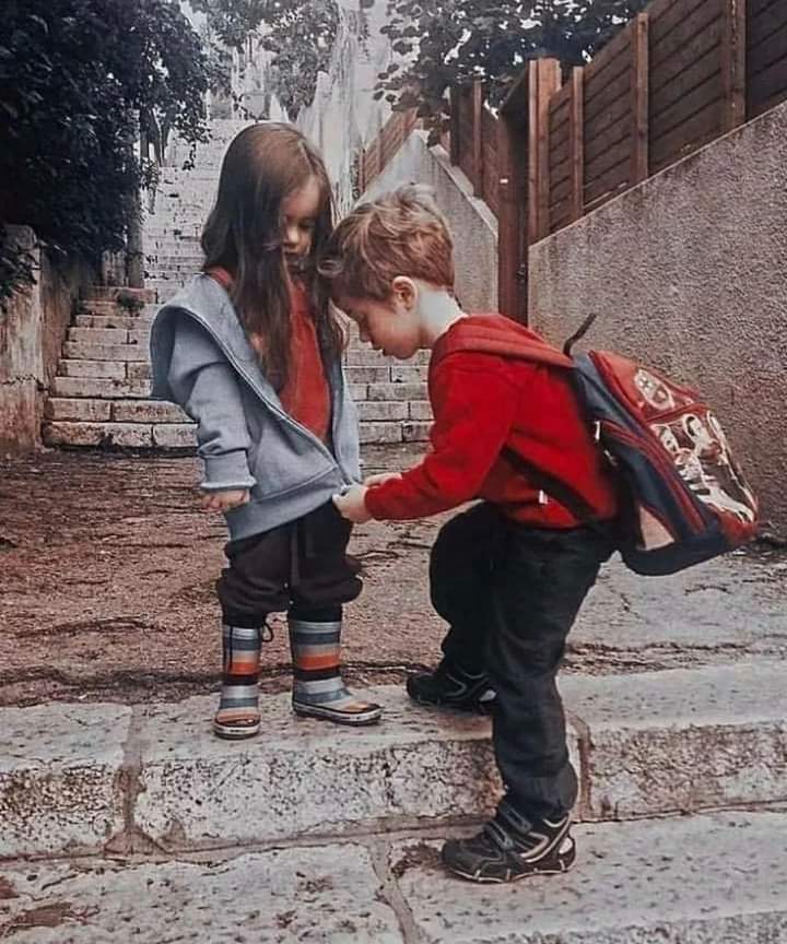 Либо ты мужчина либо нет. Человек либо нужен либо нет цитаты. Отношения либо есть либо нет. Мужчины думают что женщины любят красавцев и героев. Отношения либо есть либо нет.