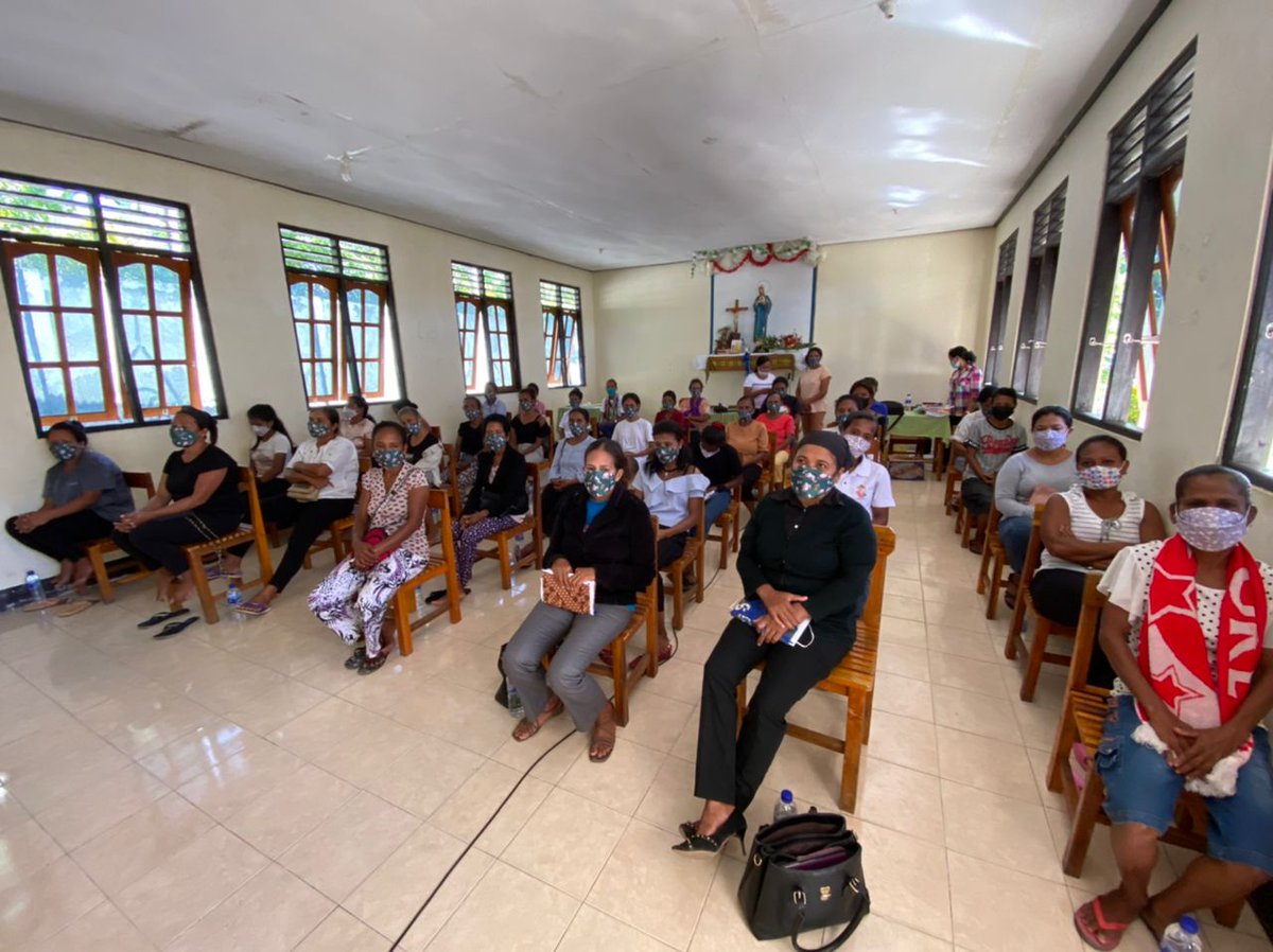 EU_TimorLeste's tweet photo. 🇪🇺supports #CS in the fight for #genderequality. ✊👩👩🦱👩🦰👩🦳#ReforsaHamutuk project, implemented by @hivos in partnership with @FOKUPERS_Timor& #AcBit, is empowering economically&socially the survivors and victims of #GBV in7⃣🇹🇱districts. #TimorLeste #euwithher @eu_eeas https://t.co/26c8WeTQd0