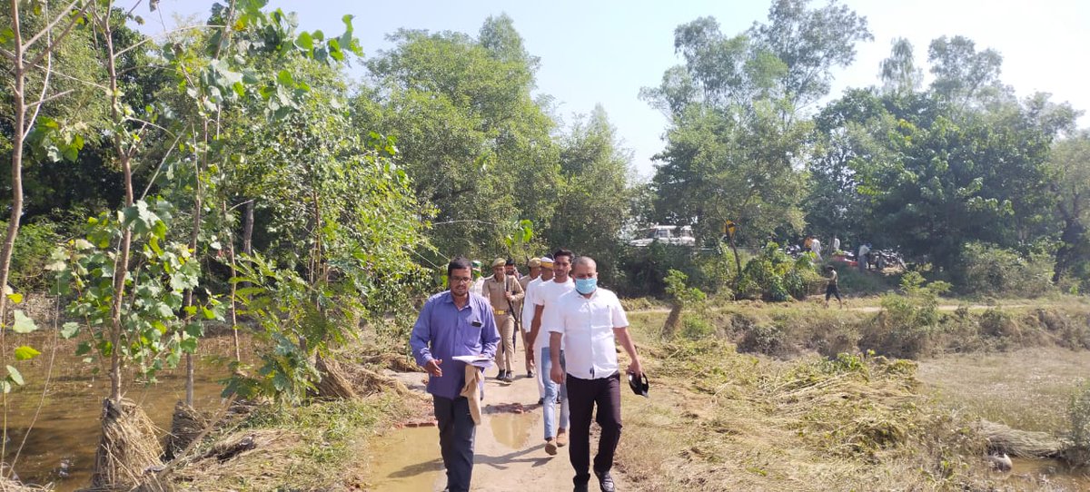 DeoRampur's tweet photo. बाढ़/अतिवृष्टि के कारण हुए फसल नुकसान का आकलन उपजिलाधिकारी मिलक द्वारा।
धैर्य रखें,किसी भी किसान का यदि फसल नुकसान हुआ है तो हमारे कंट्रोल रूम को सूचित करें ।
☎️बाढ़ कंट्रोल रूम☎️
यदि फसल बीमा नही है 0595-2350404,0595-2351121
यदि फसल बीमा है 0595-2330011 पर सूचित करें। https://t.co/2qOfKUwnIK
