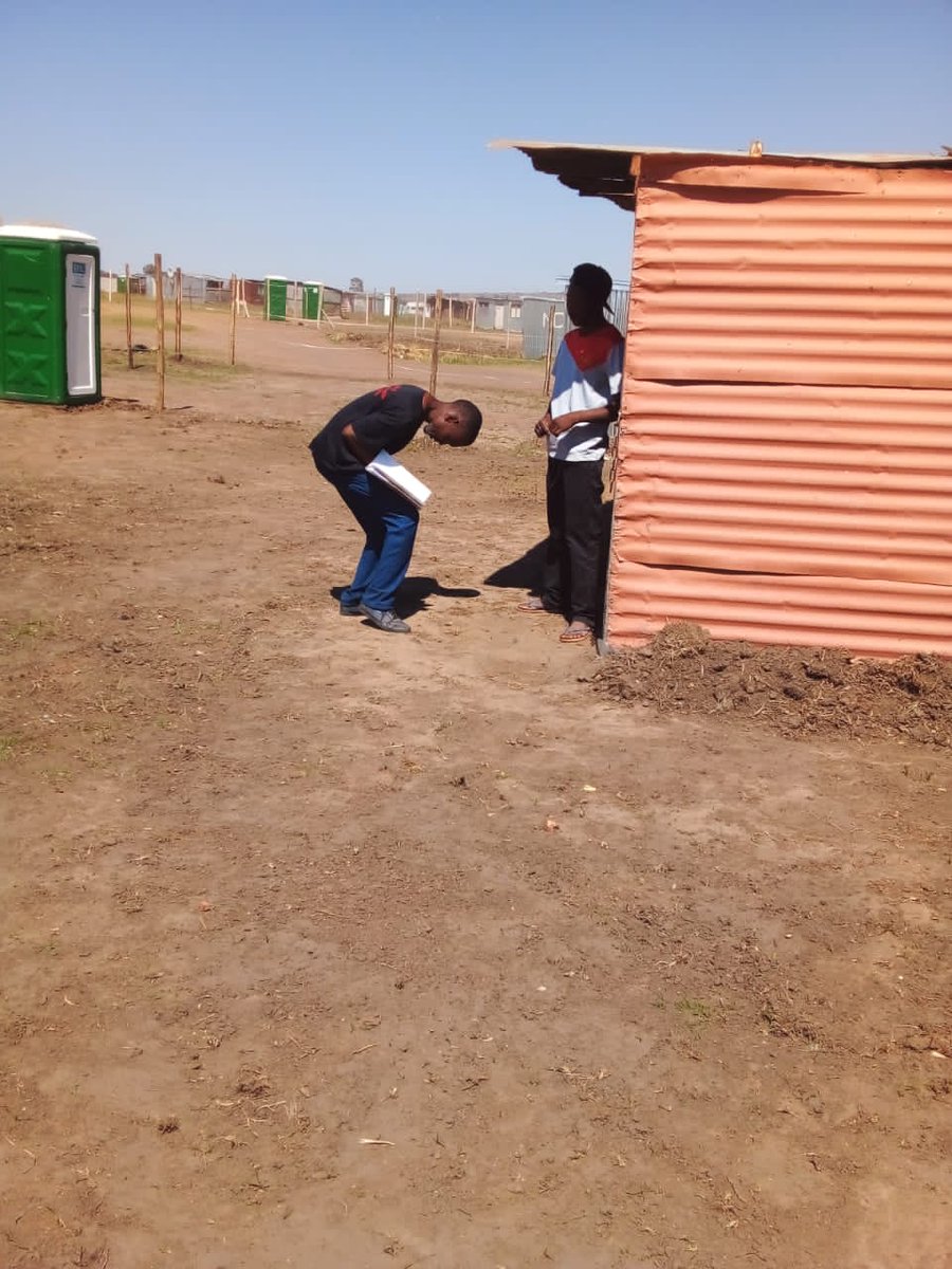 ThaboSeagiso's tweet photo. BLF Comrades in Ward 53 are busy with doing door to door.

#VoteBLF
#LGE2021 
#VoteForYourLife https://t.co/YhP1kSxNL2