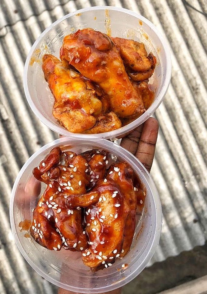 ceriselagos's tweet photo. Good morning! We have one extra pack of wings available for delivery this morning. Comes with 10 wings of your choice, two different fries options and a drink for N4000 only. Delivery is at an extra charge. Pay now and get it before noon. Please RT https://t.co/JUSgTOeol2