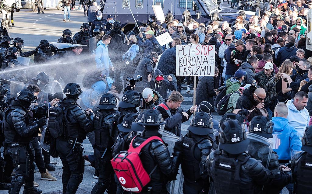 Demokracija1's tweet photo. (IZJAVA DNEVA) Mitja #Pucelj: #Svoboda je pomembnejša od zdravja, dokler ne zboliš 
https://t.co/qJP7TjFdKw https://t.co/x7ZLj0KG7y