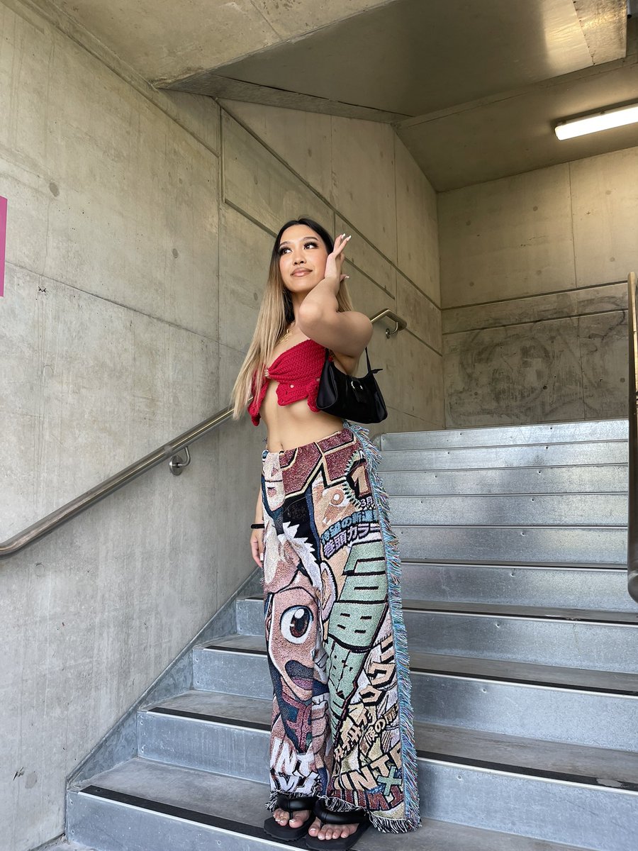 kyleeangelika's tweet photo. HxH tapestry pants ❤️‍🔥❤️‍🔥 https://t.co/YmGrJoLk8l