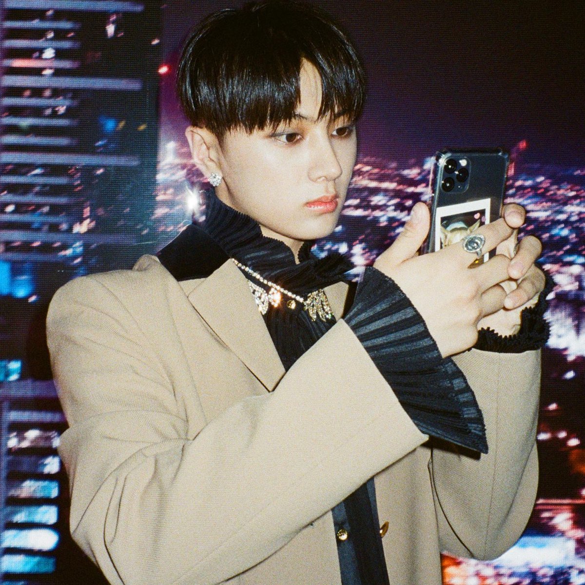 enhaonfilm's tweet photo. JAY HAS A DOG ?! 😭🤍 https://t.co/TtaLsg3jtK