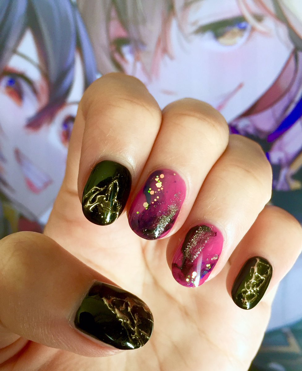 「イベント前だから久しぶりのお派手ネイルしてきた!!推し色かわぴよ😌🖤💜 」|syuri22🍣例大祭 あ02abのイラスト