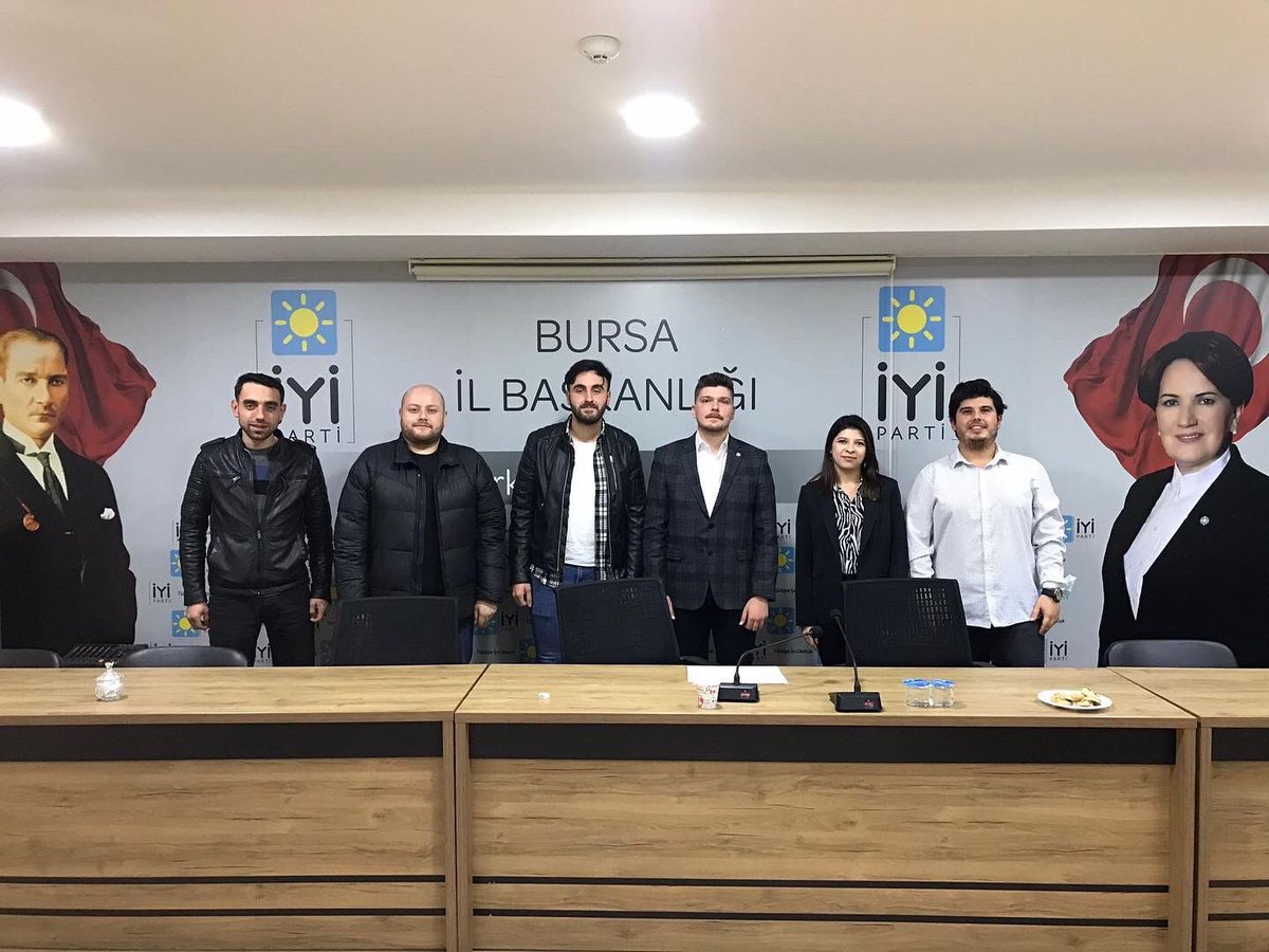 İlçe Gençlik Kolları Başkanımız Sinan Sakal İYİ Gençlik Bursa Teşkilatının gerçekleştirdiği İlçe Başkanları toplantısına katılım sağlamış bulunmaktadır. 
Her şey daha İYİ olsun diye emin adımlarla ilerliyoruz.
Var olsun İYİ GENÇLİK BURSA