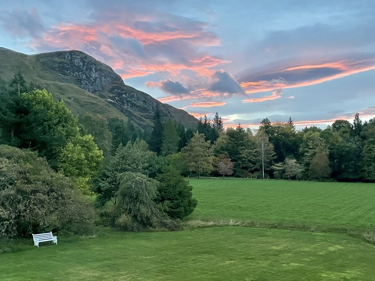 Sunrise here in #WesterRoss We’re still open daily til end of October. Come & explore our Folklore Tree trail to learn more.
@WesterRossBios @scottishgdns @SkyeConnect @AS_hort @EsvTeam @scotgardens @VisitScotNews #fairytrail #ScotTreeFestival