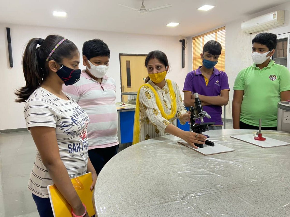 BHIS_official's tweet photo. Grade 7CB
Lab Activity - Science (Biology)
Study of Compound Microscope and Observation of Permanent slides - Human Blood smear (RBCs And WBCs), Xylem, and Phloem tissue.
#labactivity #science #biology #microscope #students #teacher #bhiskanpur #umakrishnaeducationalfoundation https://t.co/YGShC217Xw