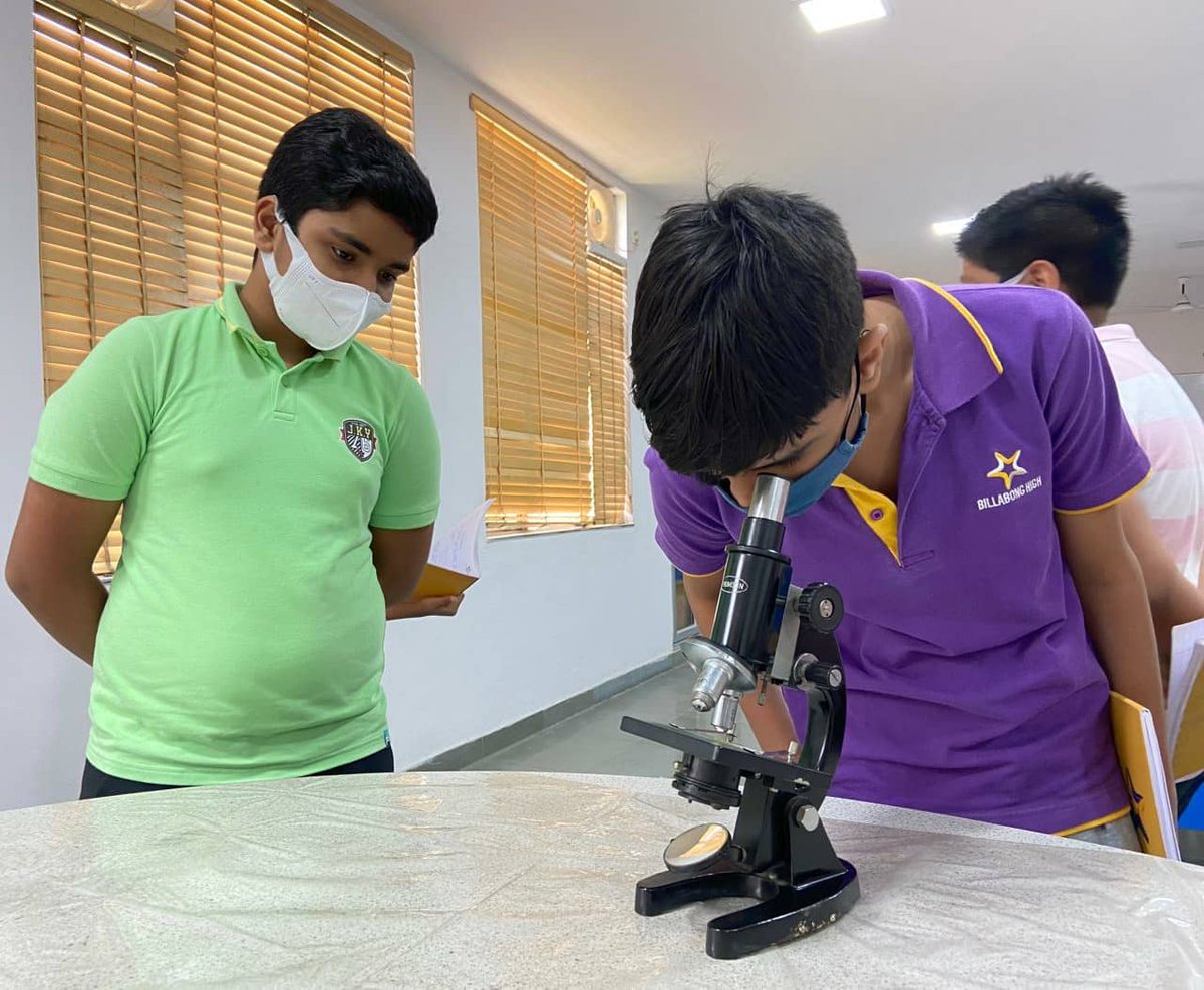 BHIS_official's tweet photo. Grade 7CB
Lab Activity - Science (Biology)
Study of Compound Microscope and Observation of Permanent slides - Human Blood smear (RBCs And WBCs), Xylem, and Phloem tissue.
#labactivity #science #biology #microscope #students #teacher #bhiskanpur #umakrishnaeducationalfoundation https://t.co/YGShC217Xw