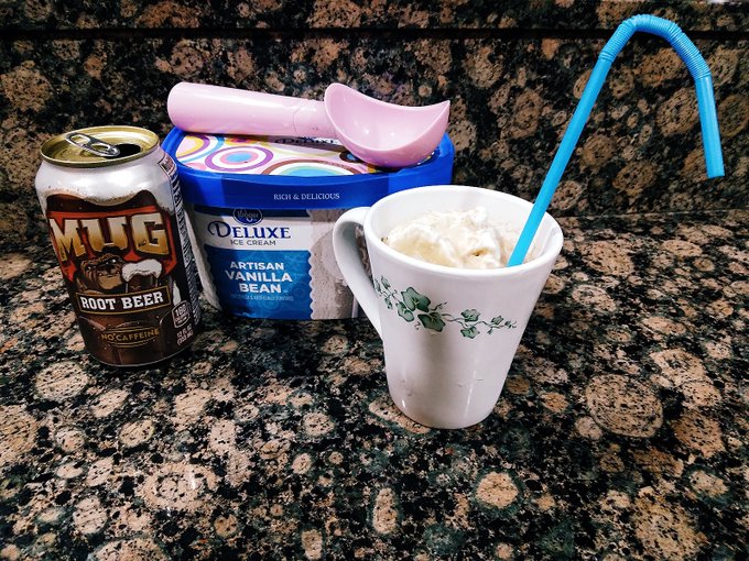Root Beer Float mmmm 😋🥰 https://t.co/ss465Xv3wJ<a href="/tag/heatwave2021"class="tags"><span>#heatwave2021</span></a>