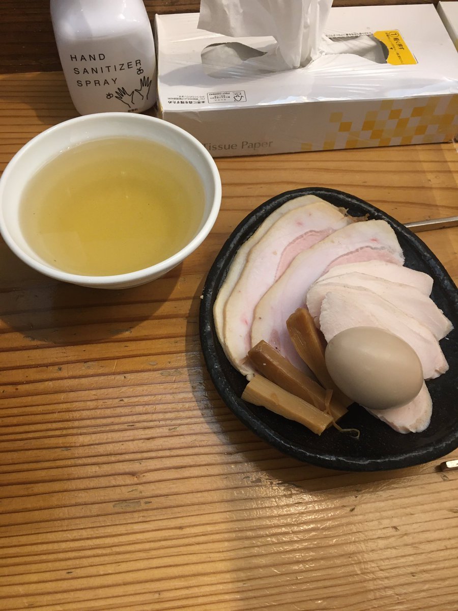 _okuten_'s tweet photo. 麺屋鈴春
特製塩つけ麺(帆立油、麺量申請1.1㌔)+愛情

身体を整えて注文したら、まさかの茹で前1.5㌔😳普通の大盛以上に盛られました🤣
帆立油と山椒油、そして第3のつけ汁である超濃厚昆布水を駆使した味変で、なんとかKKごちそうさまでした🙏
本日も無事登頂できて、気分が晴れやかです⛰ https://t.co/wSKfRLGPJS