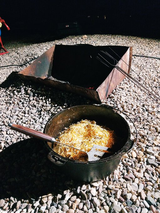 Dutch Oven Potatoes 😋 https://t.co/97yXkzdtR0
