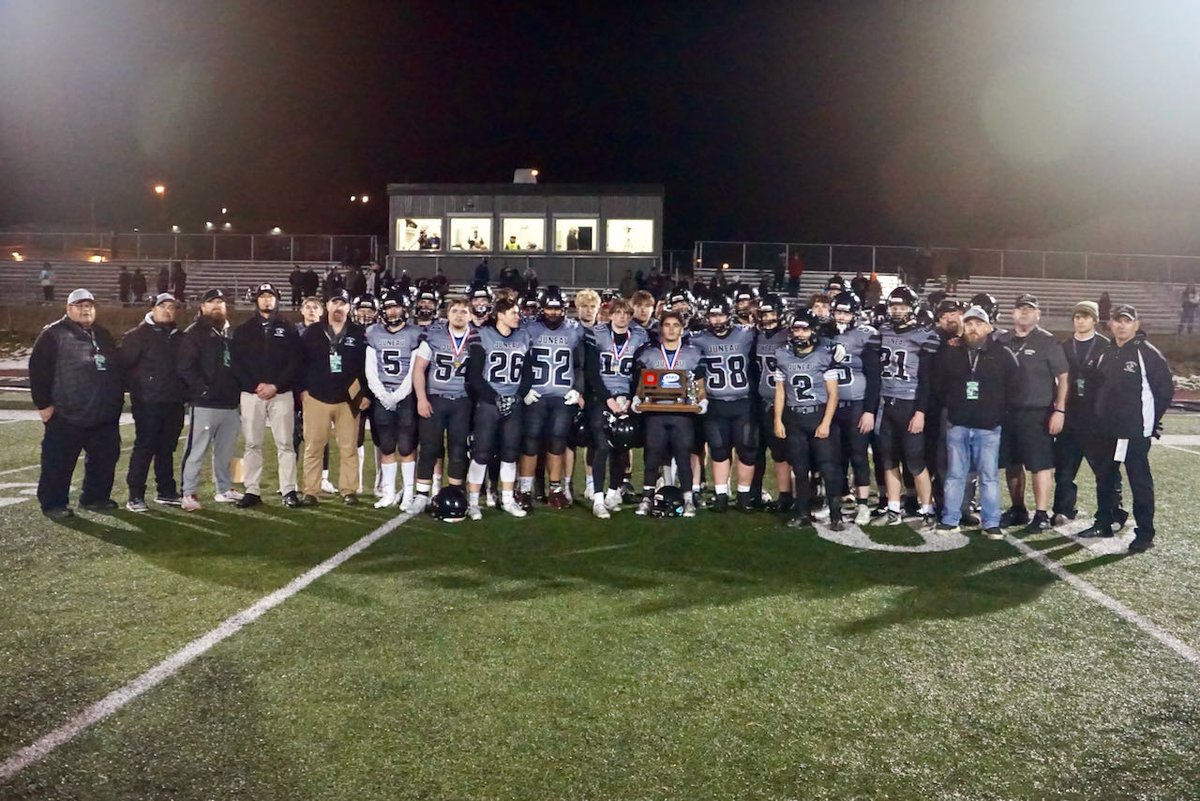 ASAA365's tweet photo. Congratulations to the Juneau Huskies, your 2021 ASAA First National Bowl Series DI Football State Runner-up! @FNBAlaska #FirstNationalBowl https://t.co/Cf6fBzfrys