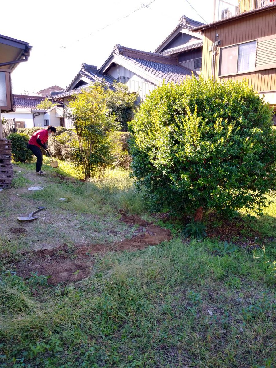 interbenry's tweet photo. 一宮市重吉にて
防草シートを
敷かせて頂きました！

ご自宅の雑草・雑木で
お困りの方は
ぜひ、
ベンリーにお任せください！

防草シー���も
耐用年数3～最大10年まで
ご予算・ご要望に応じて
各種取り揃えております！

#一宮 #岩倉 #江南 #草刈 #除草剤 #草抜 #ザバーン #造園 #園芸 #剪定 https://t.co/yjVSIIMqWR