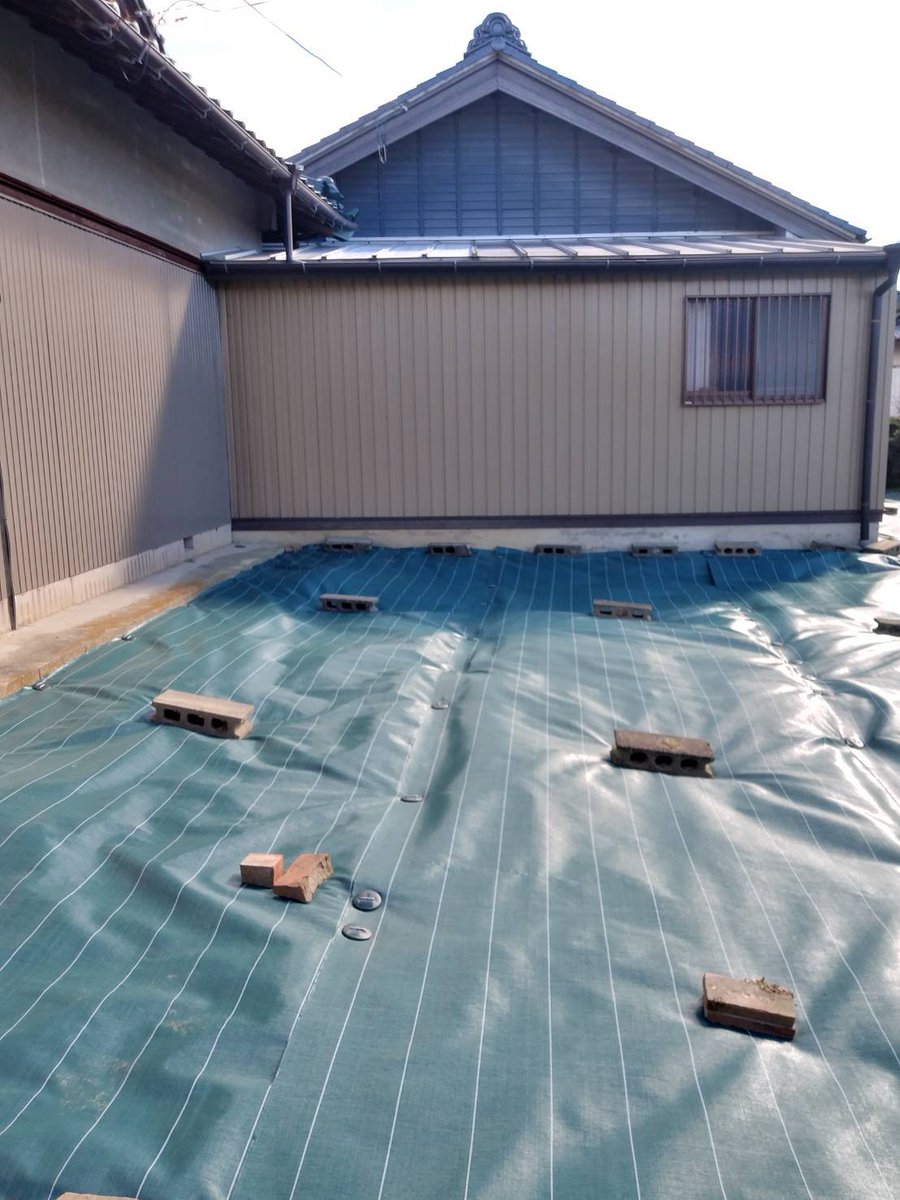 interbenry's tweet photo. 一宮市重吉にて
防草シートを
敷かせて頂きました！

ご自宅の雑草・雑木で
お困りの方は
ぜひ、
ベンリーにお任せください！

防草シー���も
耐用年数3～最大10年まで
ご予算・ご要望に応じて
各種取り揃えております！

#一宮 #岩倉 #江南 #草刈 #除草剤 #草抜 #ザバーン #造園 #園芸 #剪定 https://t.co/yjVSIIMqWR