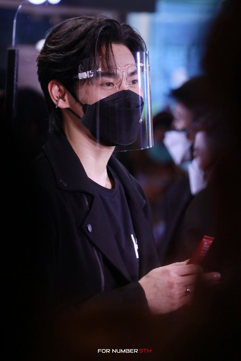 ForNumber9th's tweet photo. หลังกล้องเลยค่ะ ไม่ได้ปรับ หล่อทะลุแมสขนาดนี้เลยหรอคะ 🥺

#KaoUpAtKikoSiamCenter https://t.co/hCxVGlRIfr