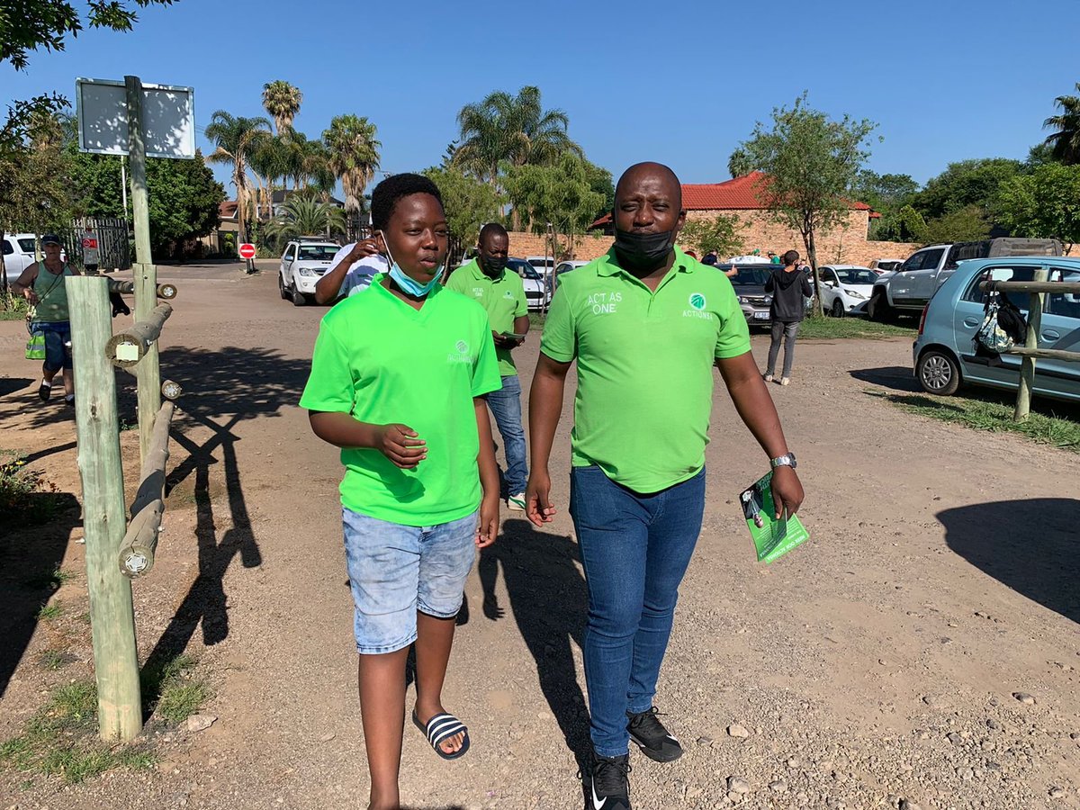 __Tshireletso_'s tweet photo. @Action4SA Tshwane Mayoral Candidate @AbelTau1 arrival at die Boeremark, he is joined by his son, Lethabo
#Boeremark
#TauForMayor
#LetsFixTshwane https://t.co/AuJdC3ao1r