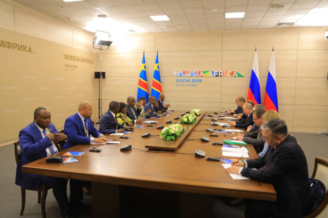 EspoirNgalukiye's tweet image. La 🇨🇩 signait plusieurs contrats avec la Russie:
-500 millions💲aux transports,
-Installat° d'une usine de montage de locomotives en RDC,
-+++millions💲à la santé.
-Un mémo signé avec la société 🇷🇺 des chemins de fer pour la réhabilitat° et construct° des voies,format° des agents