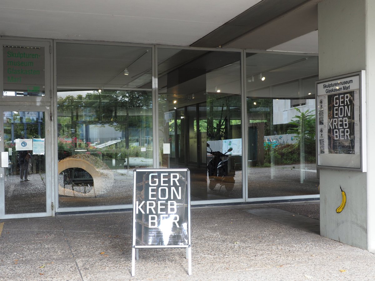 Morgen geht die tolle letzte Ausstellung im Glaskasten des Skulpturenmuseums Marl zu Ende, danach wird umgezogen...also es lohnt sich nochmal vorbeizuschauen die Ausstellung der Künstler Gereon Krebber und Günter Haese ist absolut sehenswert!