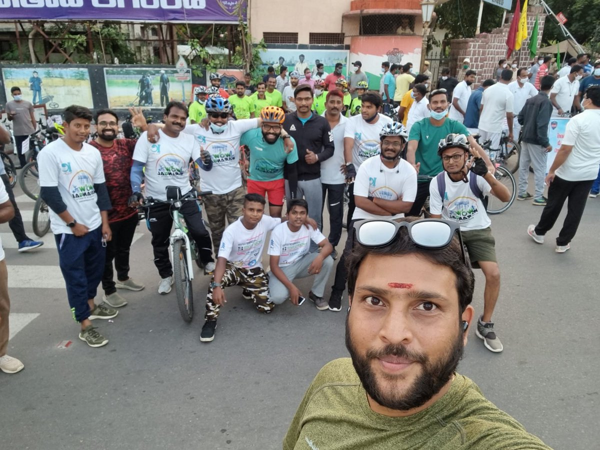 WoWarangal's tweet photo. 👮👮‍♀️🚓🚓👮👮‍♀️🚓🚓
Police commemoration day cycle ride with Warangal police officer's

A billion of thanks to @cpwrl
For inviting us to the celebration ride

#PoliceCommemorationDay #friendlypolice #cycleride #Warangal #Telangana #India https://t.co/yxi2qlS2GL