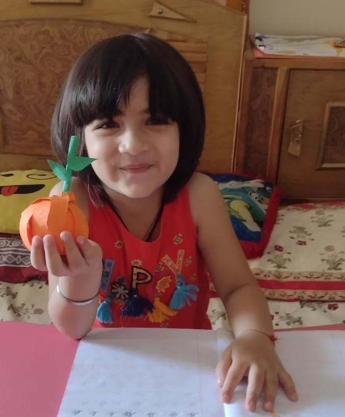 rispatna's tweet photo. 2/2 They actively displayed many objects like orange- coloured ball, the fruit orange, marigold, toys and many other things. Teachers guided the kids to recognise and mould different objects in the colour Orange. https://t.co/d6sLK0QHmo