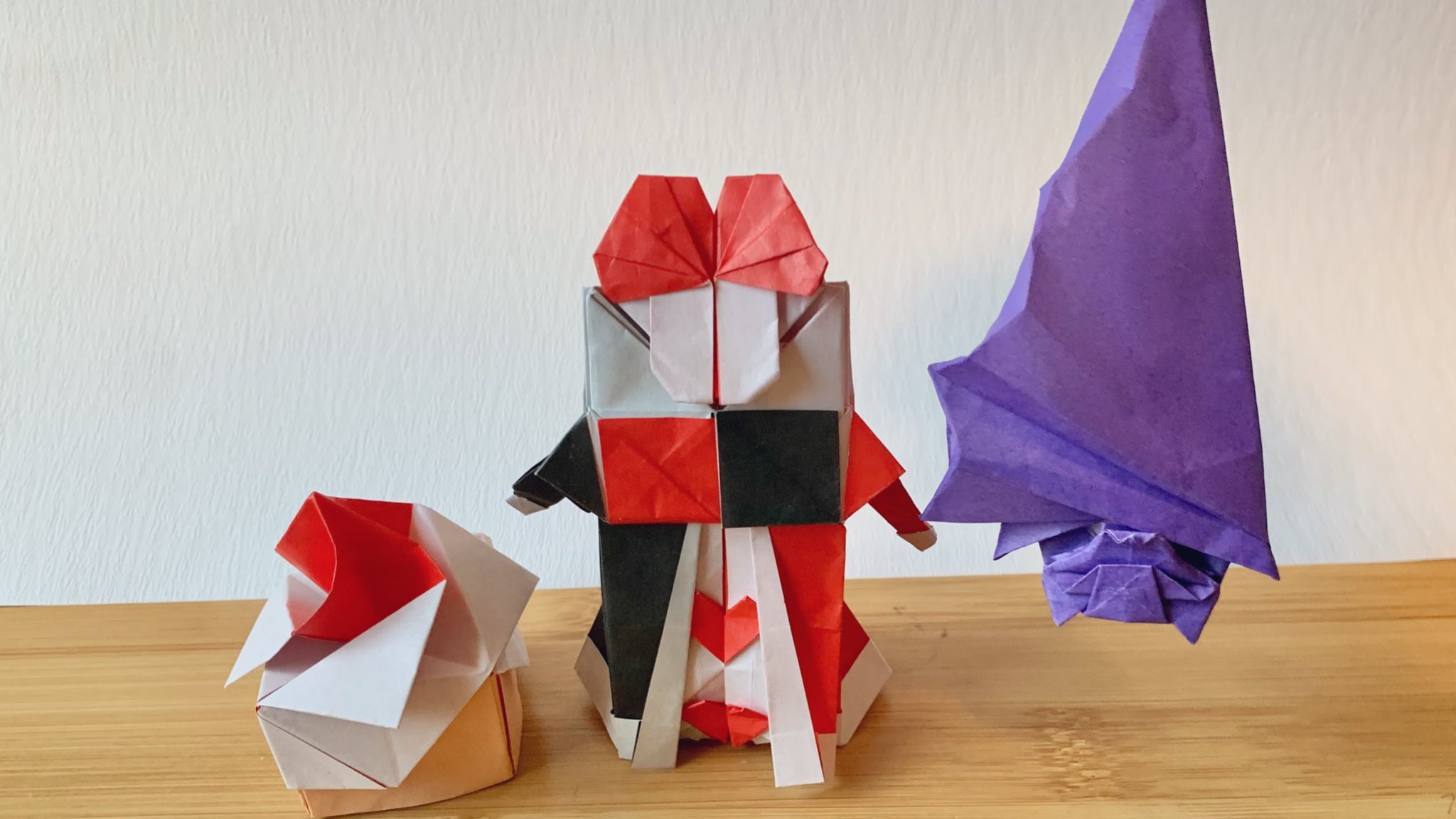 あつみ 第26回折紙探偵団コンベンション折り図集 Vol 26より 亀井浩平さんのマンモスイチゴのショートケーキ 満田茂さんのハートの女王 岡本拓豊さんのコウモリ 15 折り紙から 写真が其々のいい角度でとれなかった そしてケーキはシズクバージョン