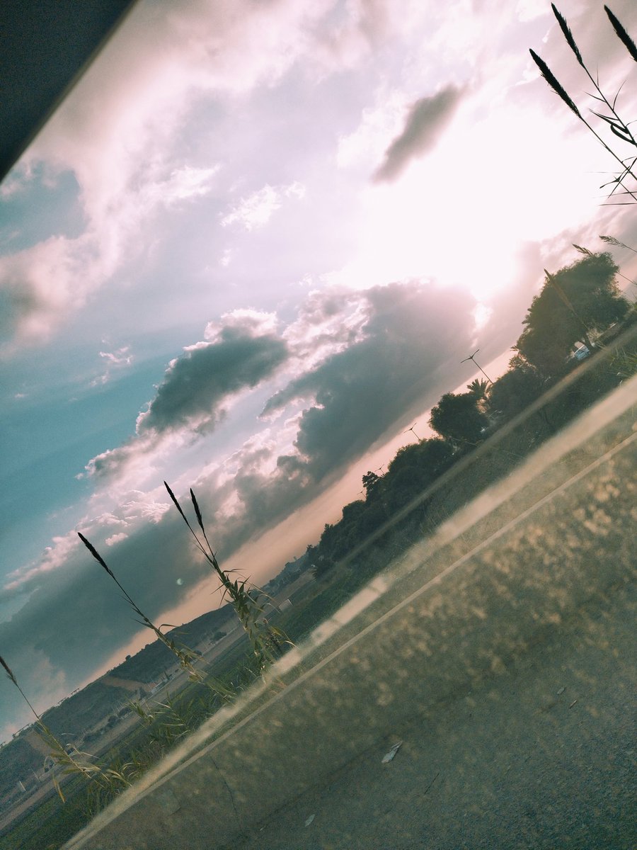 atimsama's tweet photo. #sun #bleucolor #thebestphoto #beautifull https://t.co/5jo8tWv3K3