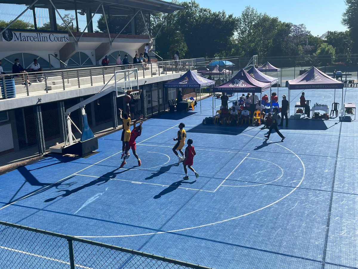 InandaSpirit's tweet photo. Day 3 and the sun is out for the @StDavids_Marist #InandaHoopsClassicChallenge
Watch live on @ss_schools as the boys head towards the semis.
Wishing all the teams a great day of #basketball #sportsmanship #friendship 🏀🏀🏀 https://t.co/QBF04GZjIY