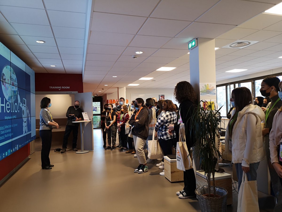 WhatHackers's tweet photo. C'est parti pour le Girls Tech Day à la @Maison_IA ! 🔥

Les participantes et leurs parents arrivent pour une matinée d'ateliers pratiques autour de la #Tech. 👩🏽‍💻

#GirlsCan #WomenInTech #CotedAzurFrance #FrenchTech https://t.co/aKBjExJfSD