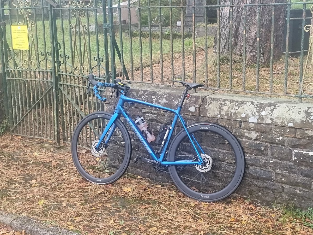 stircrazyjack's tweet image. Morning cycle, first stop #Onllwyn cemetery #Cycleuk #Cycling #Fatlonewolf