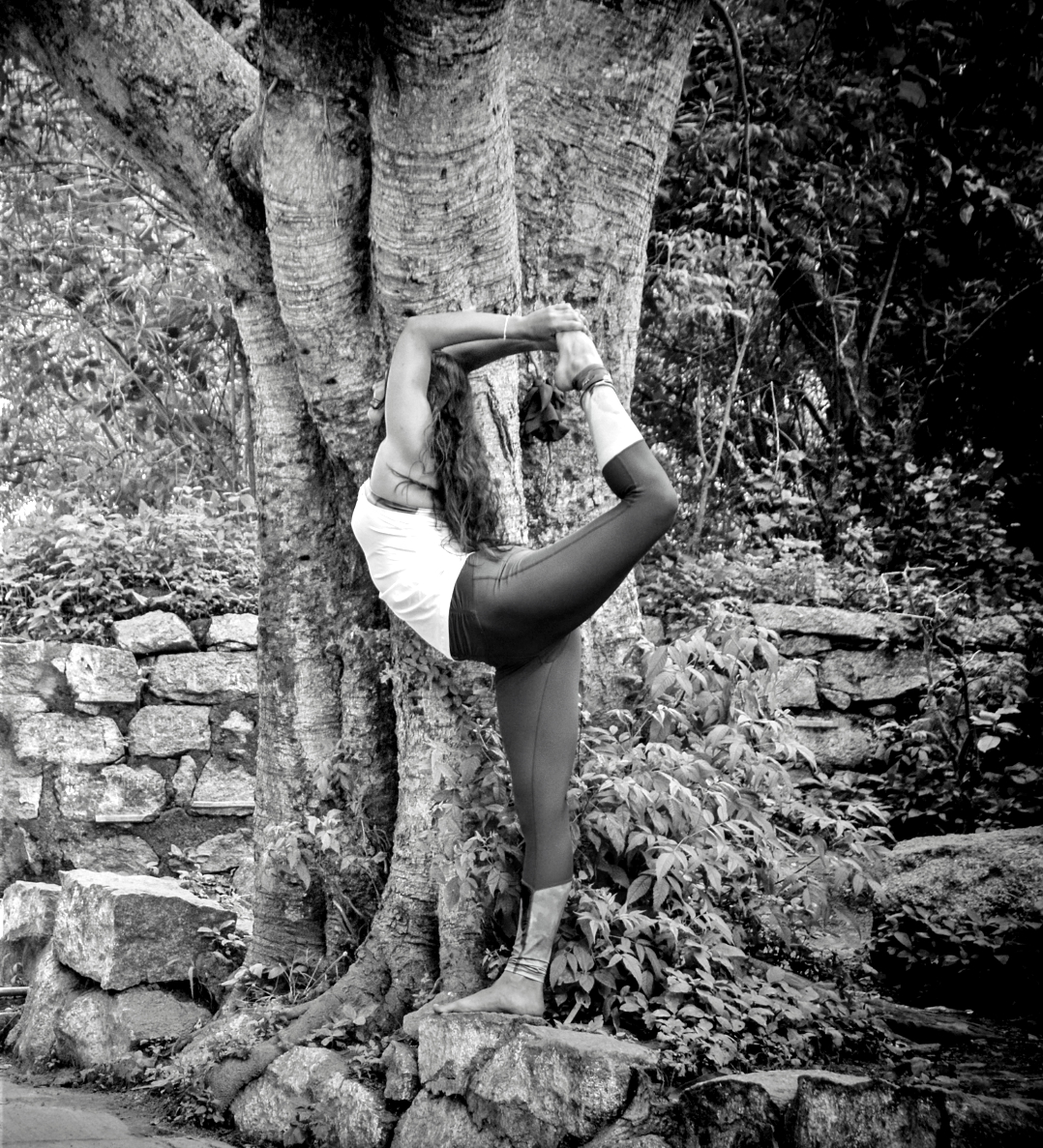 "Just think of any negativity that comes at you as a raindrop falling into the ocean of your bliss." -Maharishi Mahesh Yogi

#Yoga ☀️