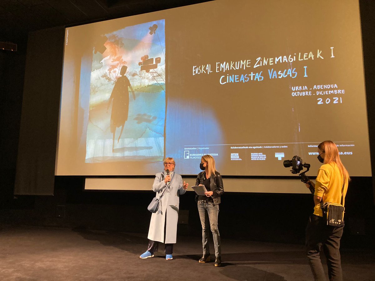 HelenaTaberna's tweet photo. Recordando la proyección de ayer de VARADOS en Tabakalera de Donosti con una estupenda Presentación y debate de la man de Pilar Rodríguez en Filmoteca vasca. Cerca de 200 personas en un silencio emocionado en la sala oscura entrando en otras vidas. Viva el cine en salas!!! https://t.co/CPZS8C5Ll4