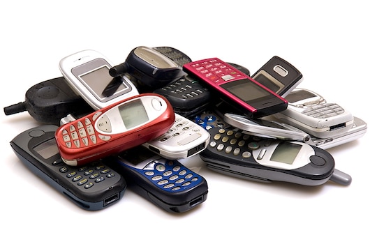 benjimk's tweet photo. Voici les téléphones 2G qui ne peuvent payer le RAM. Félicitations au gouvernement des #Warriors pour cette modernité et le souci du social👏👏👏 https://t.co/VJX74rBTYw