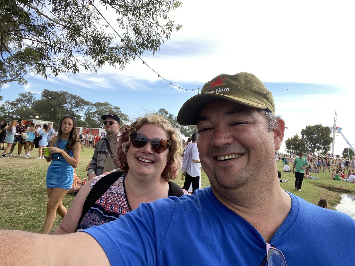opplevelse's tweet photo. To the random kid who just ran up to us shouting “Mum! Dad! What are you doing here??” …. Fuck you … #hotdubwinemachine https://t.co/taLw7Ot1Rd