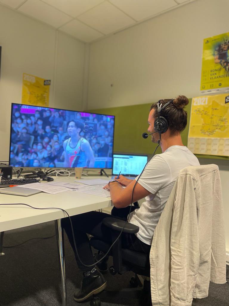 AxelQuist's tweet photo. De vloerfinale zit er op! Nu live met @EdwinC1973 &amp; @celinevgerner met in actie op sprong; Elze Geurts die gaat springen in haar eerste WK finale!! @DutchGymnastics @NOSsport https://t.co/2QbKYt8WUU