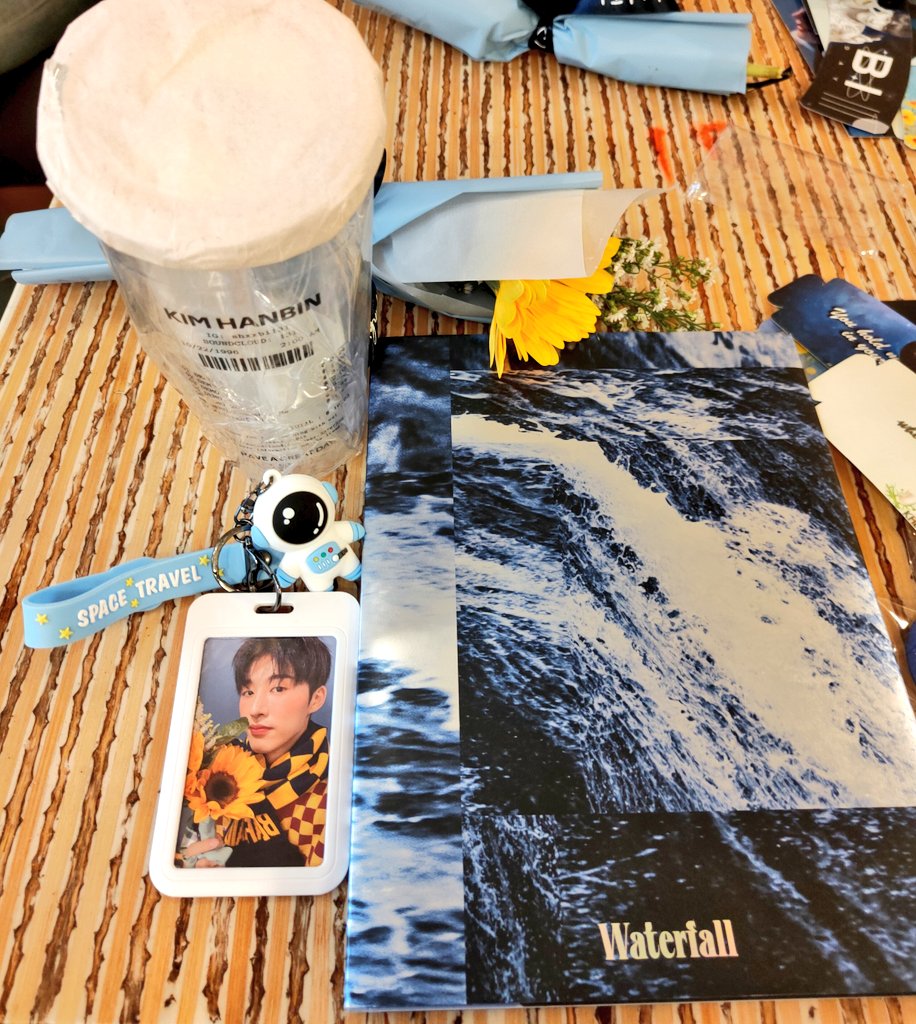 YGA_daisuki's tweet photo. Yeeeehhh won the Bingo and raffle today!!
Thank you @iKONPHCEBU
B.I HAPPY BIRTHDAY
#HitmakerHanbinDay
#김한빈호_탑승완_생일축하해
@shxx131bi131 https://t.co/RJsWTTxigH