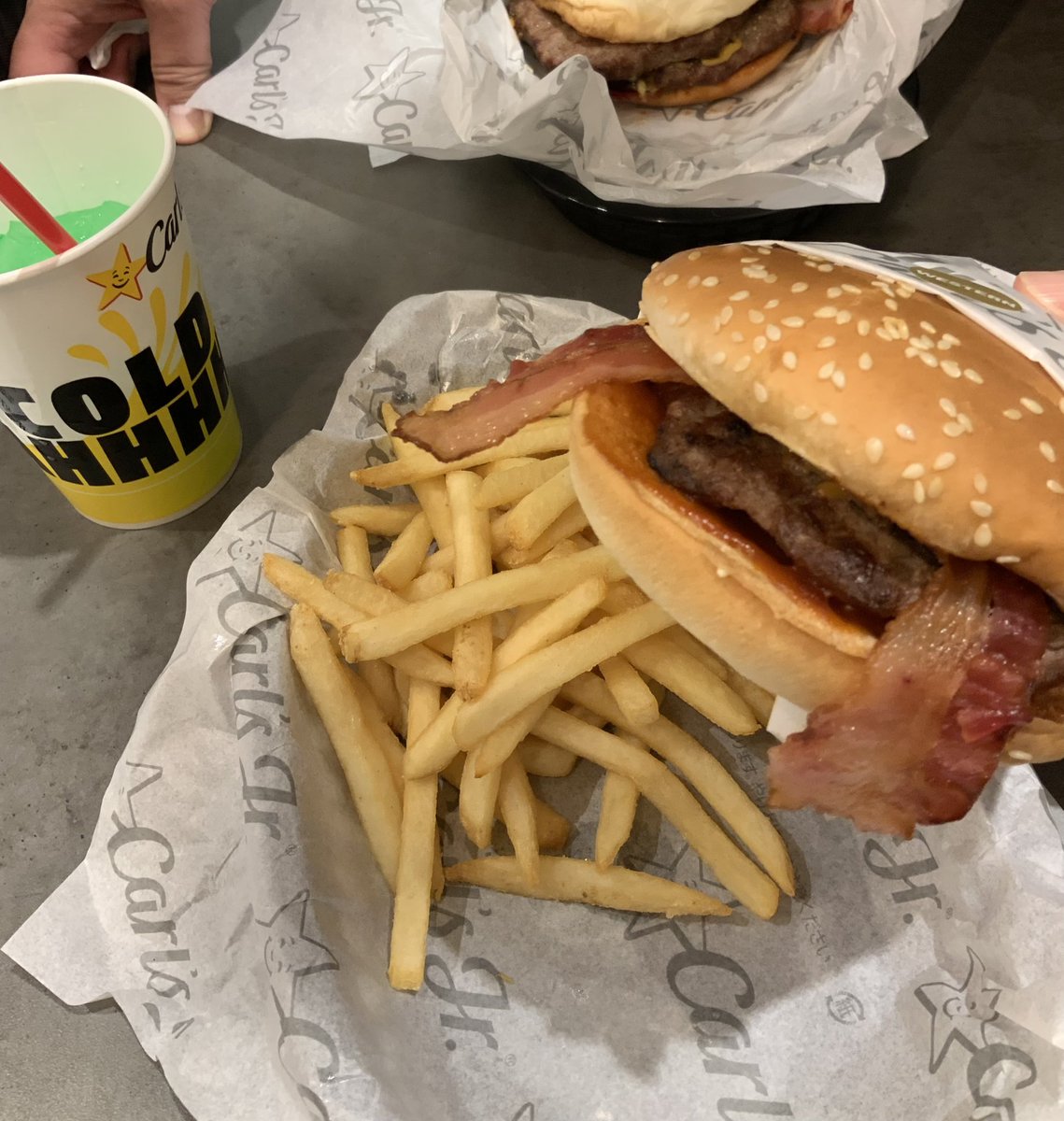 waitingformagda's tweet photo. Gettin’Down In Chōfu @CarlsJrJapan IF IT DOESN’T GET ALL OVER THE PLACE it don’t belong in your face♪♪ #カリフォルニア #バーガー #doublewestern #調布乗ってる #わたしも投票します #投票しよう #衆院選2021 #自公維には投票しません https://t.co/aqaoHxIW5E