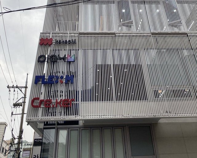 วิคตันมาช่วยเดอะบอยขนของขึ้นชั้น3ด้วยนะคะ ทั้งบอมี20คนรวมเดอะบอย