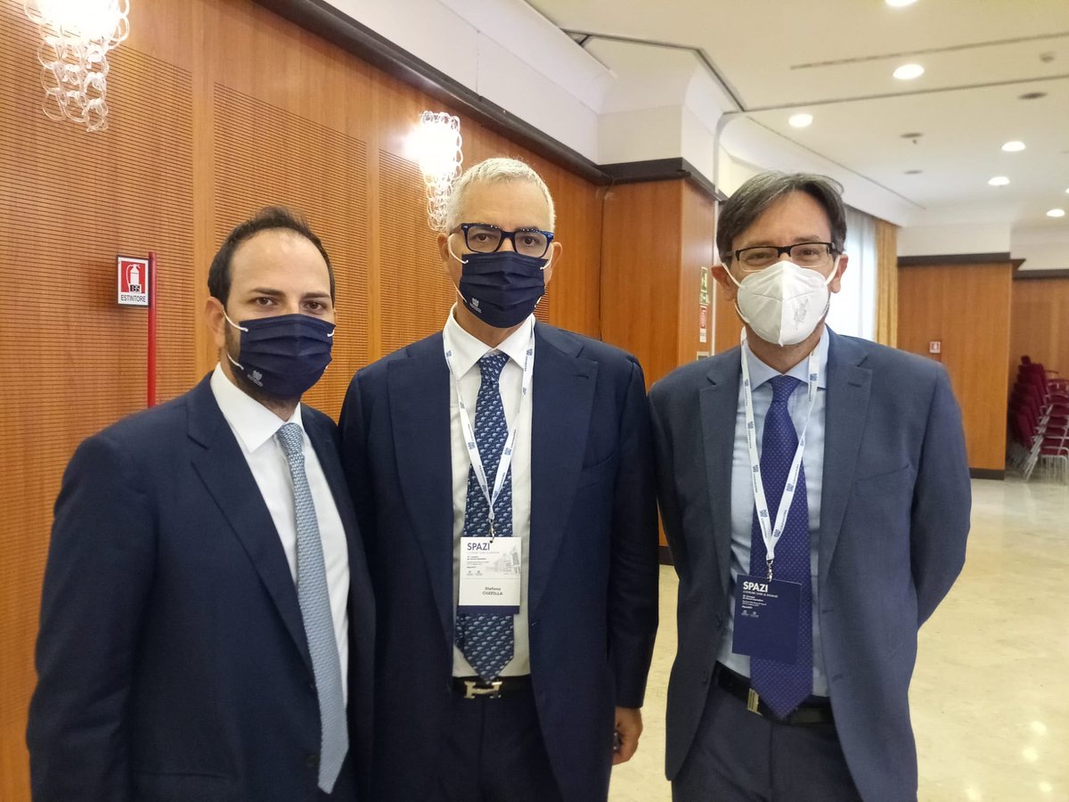 A #Spazi2021 per un’alleanza tra manager e impresa che acceleri la ripresa. Presenti con il presidente #Cuzzilla, il coordinatore del gruppo Giovani, Renato #Fontana e il presidente di <a href="/GIConfindustria/">GI Confindustria</a>, <a href="/RiDiStefano/">Riccardo Di Stefano</a>