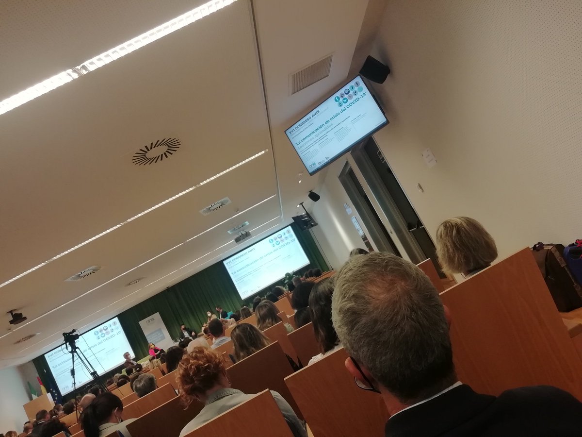 jhernandezbox72's tweet photo. Emotivo aplauso a la intervención de Anabel Aguilar, jefa de prensa de @saludand, defendiendo la labor de los gabinetes de comunicación de los hospitales en la pandemia durante la mesa "La comunicación de crisis del #Covid_19". #ANIS21 https://t.co/uNbrrGvCk1