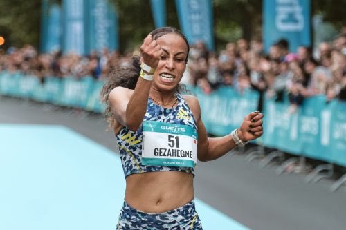 BottariSeb's tweet photo. It was 3 weeks ago ! The Giants Geneva broke several records in the heart of the city of Geneva.
 #Weareallgiants #thegiantsgeneva #running #10k #geneve #sports. https://t.co/R70oKUIipj https://t.co/6wvsQMxAyy
