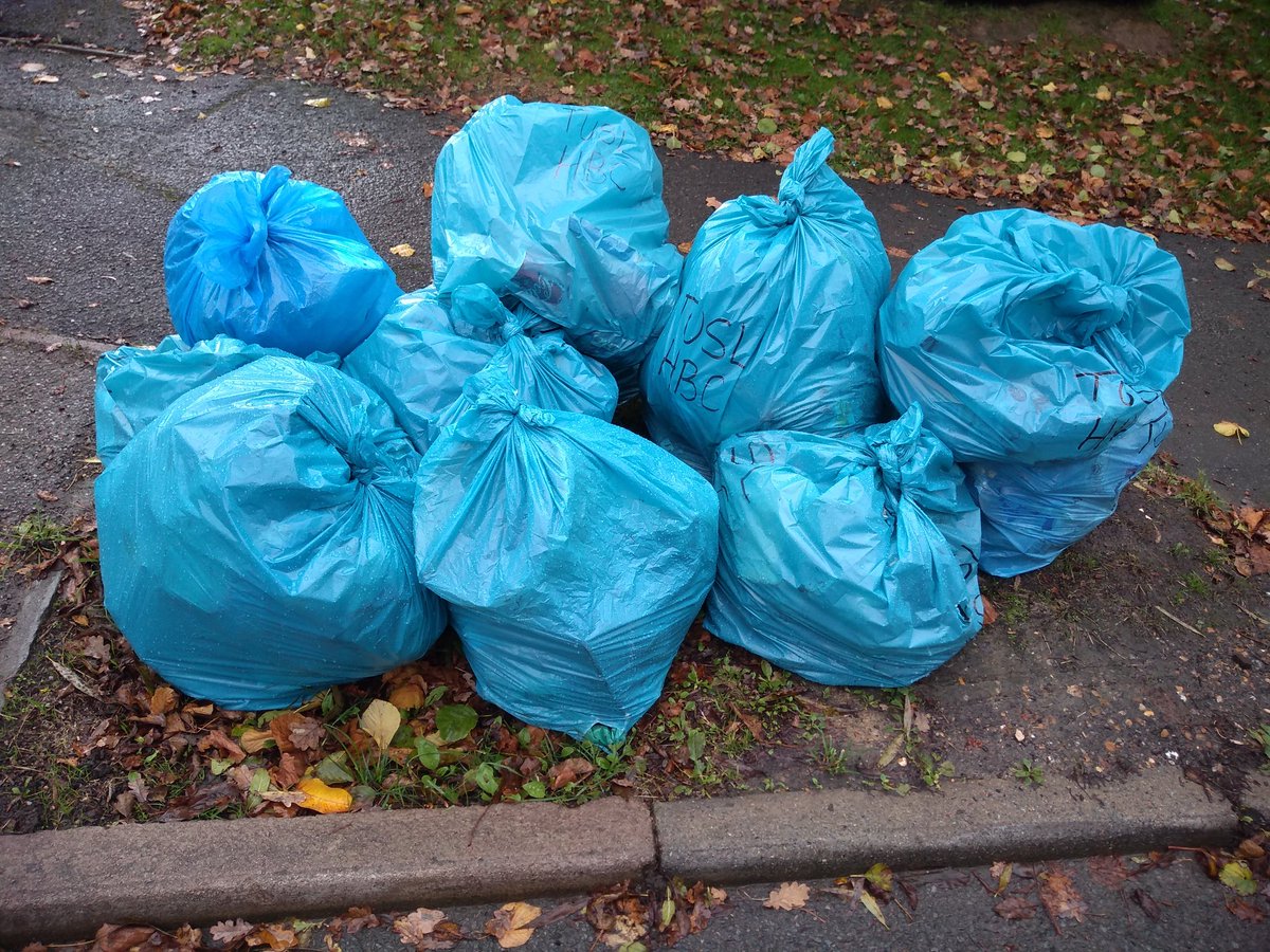Every week of the year Tidy Up St Leonards making a difference. This week Fernside Avenue area. Freeing up pavements and removing litter.