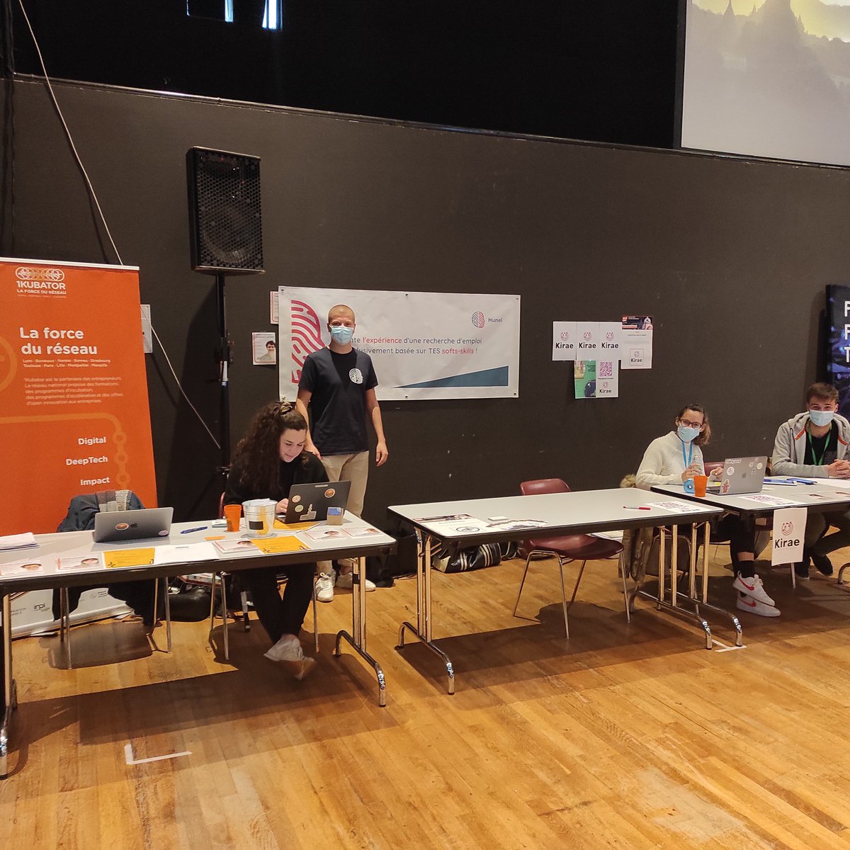 Loic_Coudret's tweet photo. 2eme jour à #Techinvitré ! Venez découvrir les startups #Hunel #Ochy et #WeAgri qui nous ont rejoint aujourd'hui.
@1Kubator @Makemefamily https://t.co/q5vJy5UgxS
