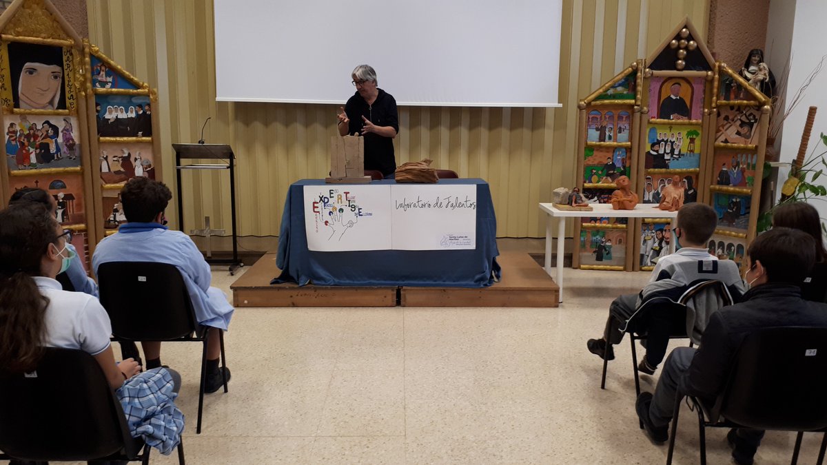 StaLuisaM's tweet photo. 5ºEP y 6ºEP: Hoy en Laboratorio de talentos nos inspira...Javier Laforet, artista de los pies a la cabeza. "Somos únicos/as, así que nuestras creaciones serán siempre originales". ¡Gracias, Javier! #talento @HijasCaridadEE  @EVHijasCaridadE https://t.co/CyDZufCBEm