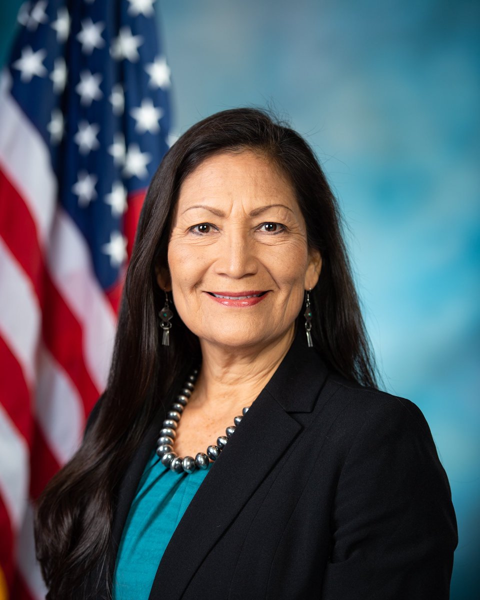 lesbadasss's tweet photo. Deb Haaland a été confirmée au poste de secrétaire de l’Intérieur, ce qui en fait la première secrétaire du cabinet autochtone de l’histoire des États-Unis ! https://t.co/u1umXmfDSf
